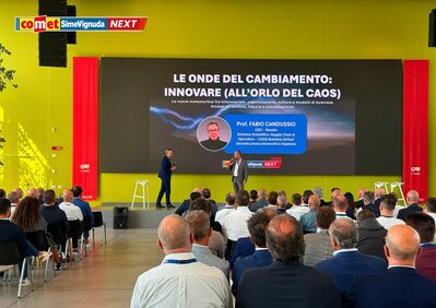 L'ingresso del Professor Fabio Candussio sul palco del SimeVignuda Next